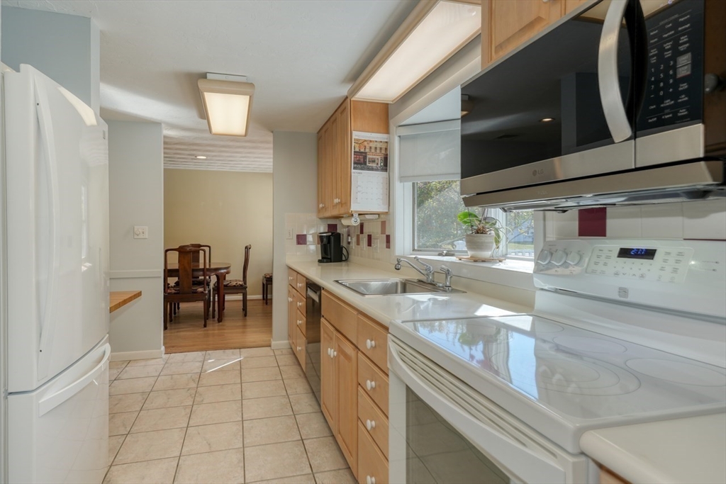 36 Ruthellen Road Framingham, MA 01701 - Photo 12 of 35