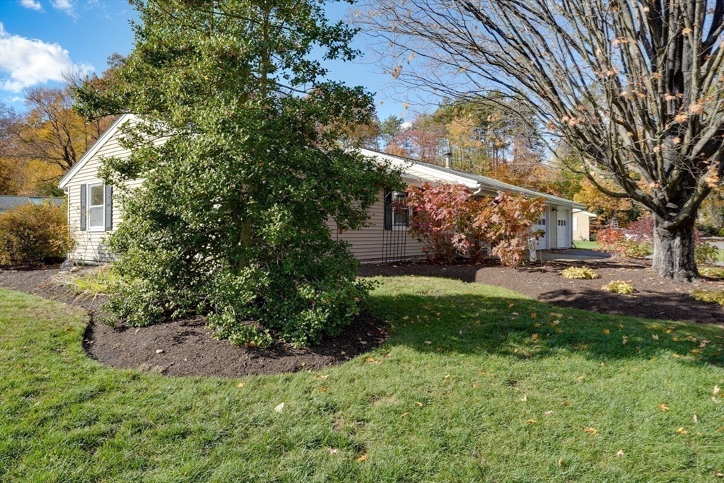 36 Ruthellen Road Framingham, MA 01701 - Photo 4 of 35
