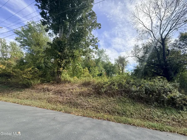 $54,900 | 20 Dusenberry Lane, Brunswick, NY 12180