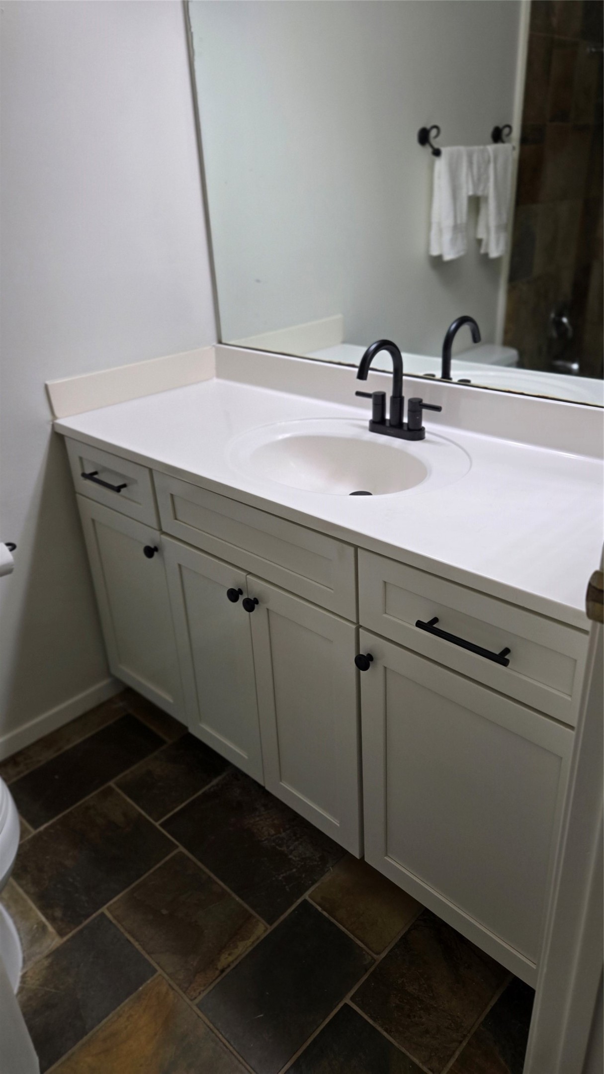 2012 East Lacey Oak Circle Spring, TX 77380 - Photo 15 of 19 Hall Bathroom