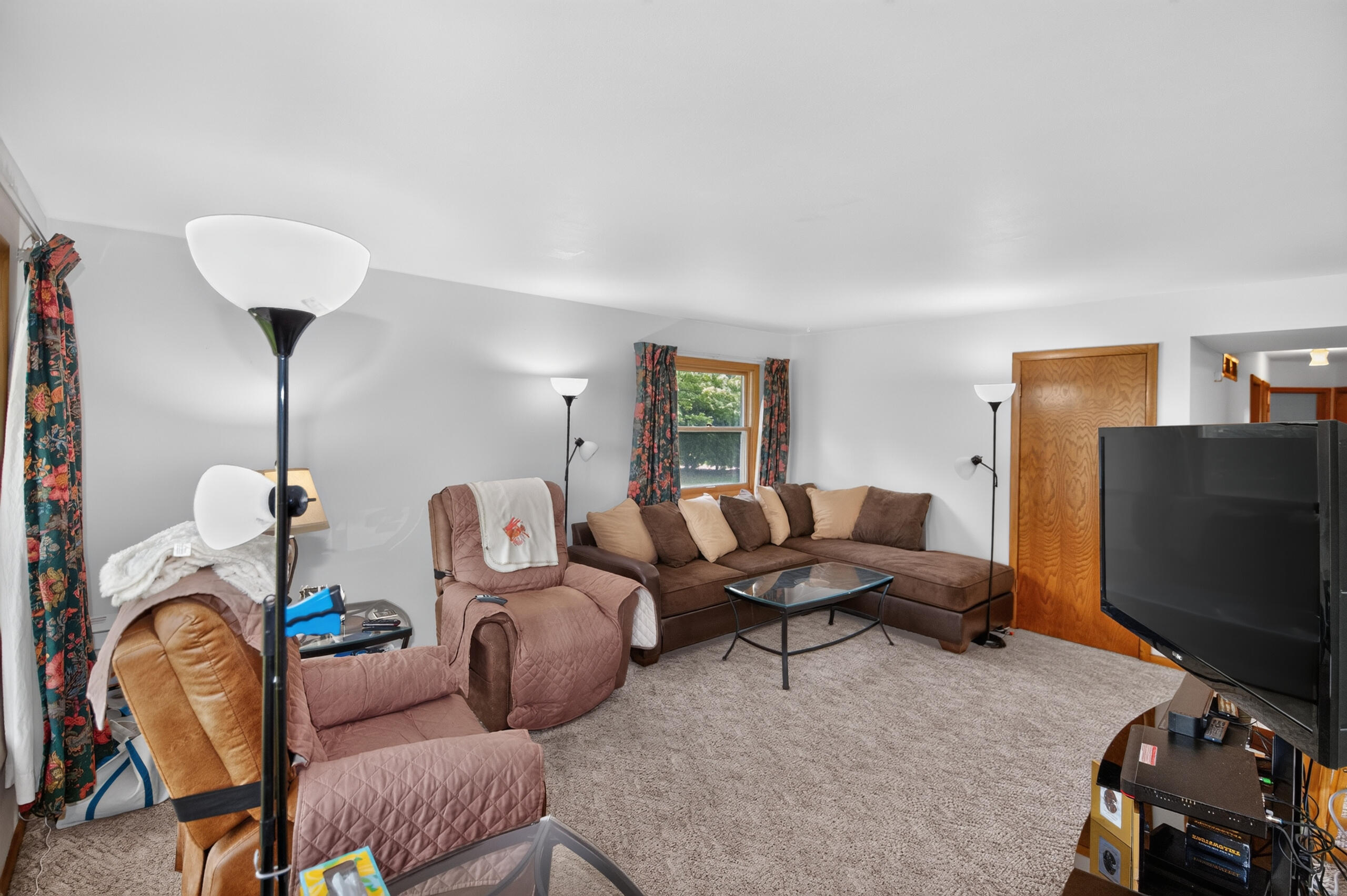 3174 Division Road Jackson, WI 53037 - Photo 6 of 47 Living Room