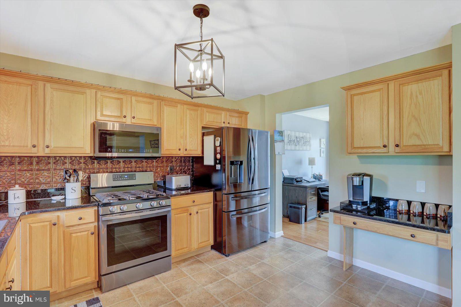 85 Thomas Drive York, PA 17404 - Photo 11 of 42