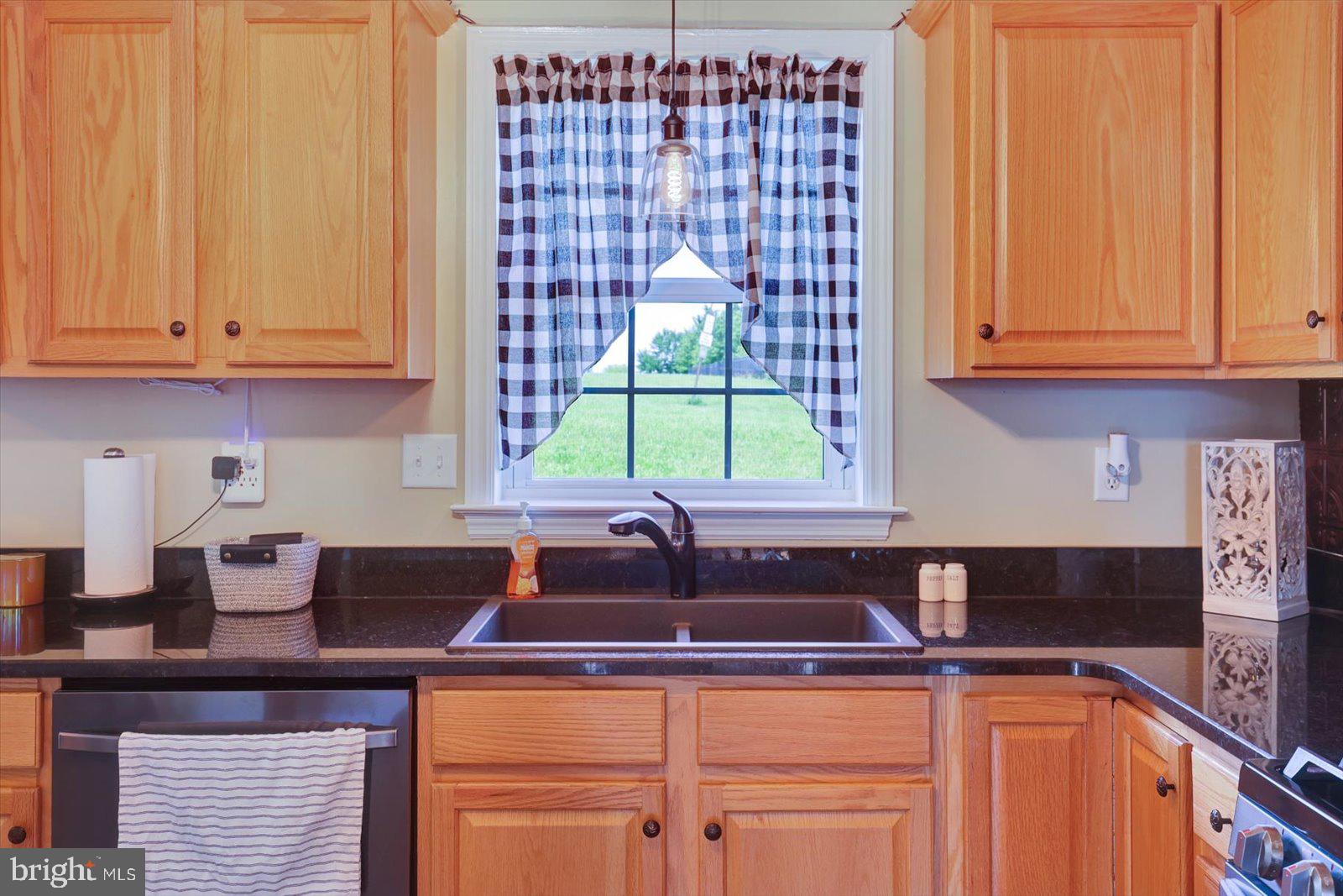 85 Thomas Drive York, PA 17404 - Photo 13 of 42