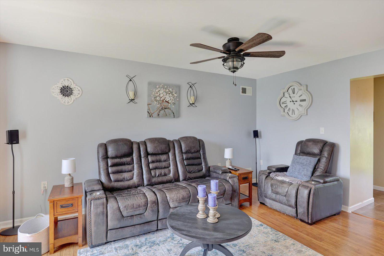 85 Thomas Drive York, PA 17404 - Photo 4 of 42