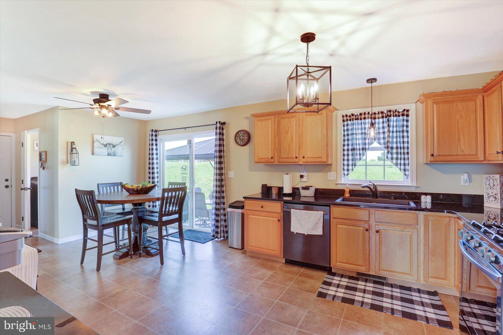 85 Thomas Drive York, PA 17404 - Photo 9 of 42