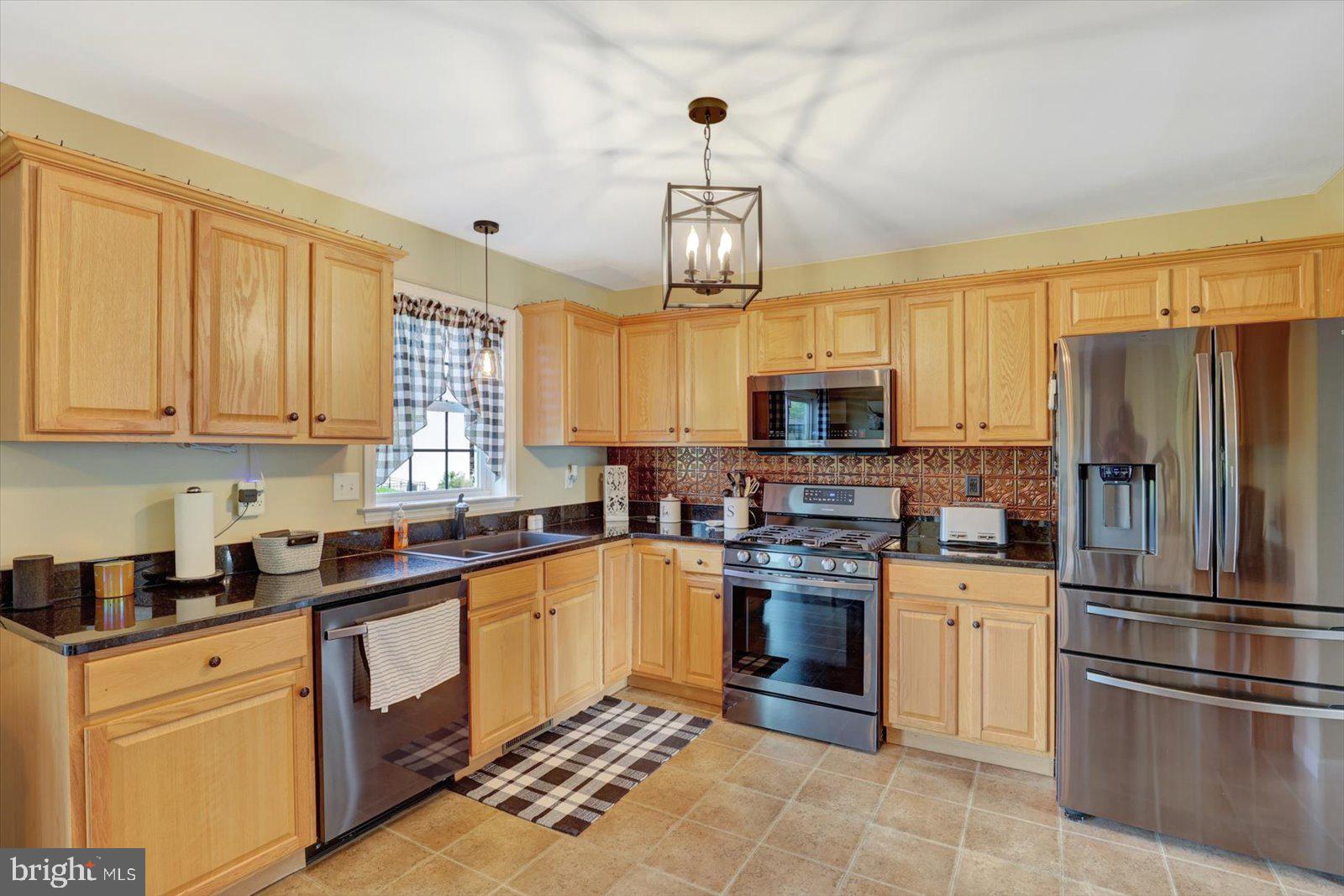 85 Thomas Drive York, PA 17404 - Photo 10 of 42