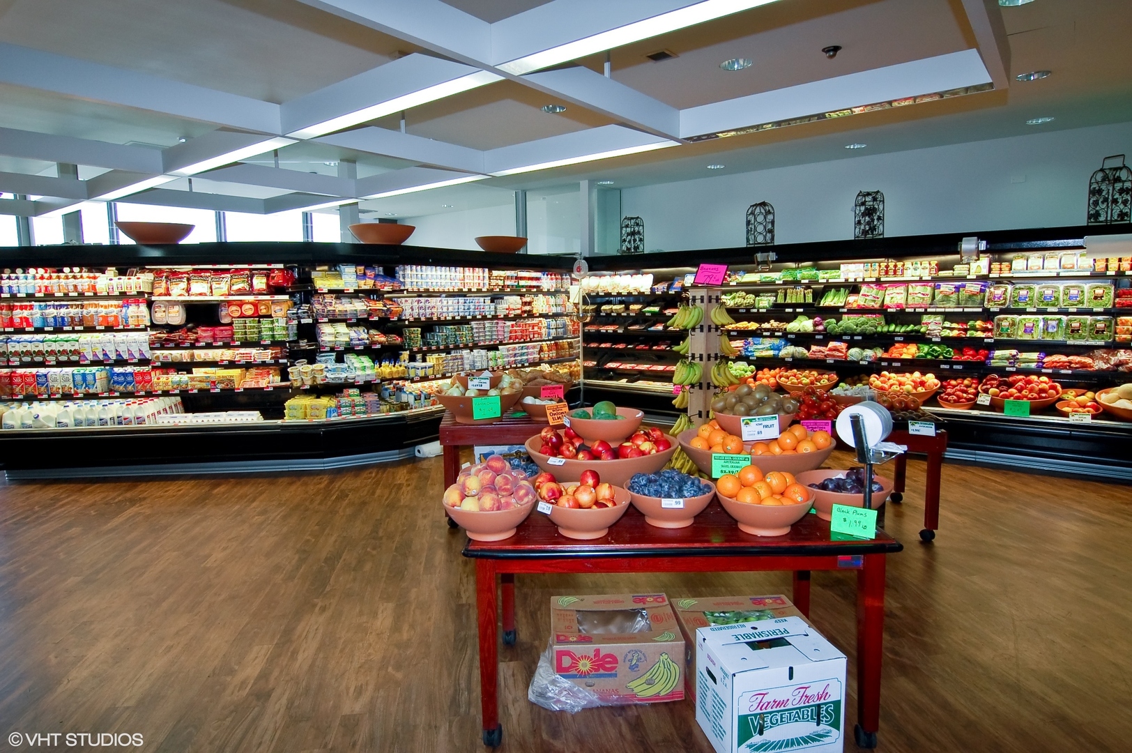 175 East Delaware Place, Unit 4503 Chicago, IL 60611 - Photo 26 of 26 a market with a variety of fruits and vegetables