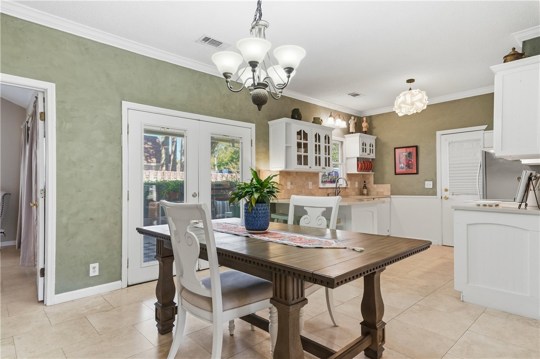 323 Sand Castle Lane St. Simons Island, GA 31522 - Photo 11 of 41 Dining (view 2)