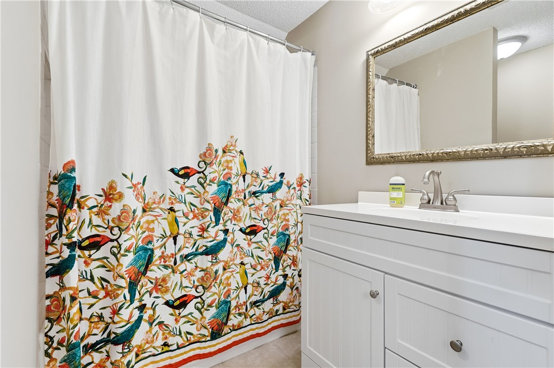 323 Sand Castle Lane St. Simons Island, GA 31522 - Photo 27 of 41 Upstairs bath