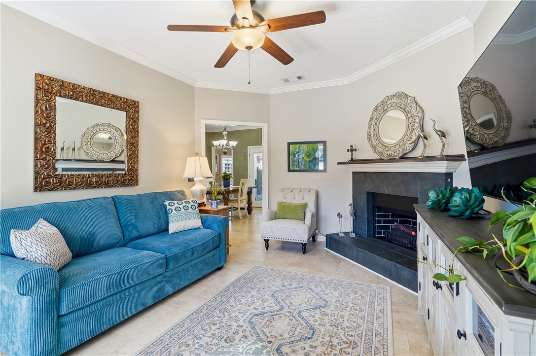 323 Sand Castle Lane St. Simons Island, GA 31522 - Photo 4 of 41 Living room (view 1)