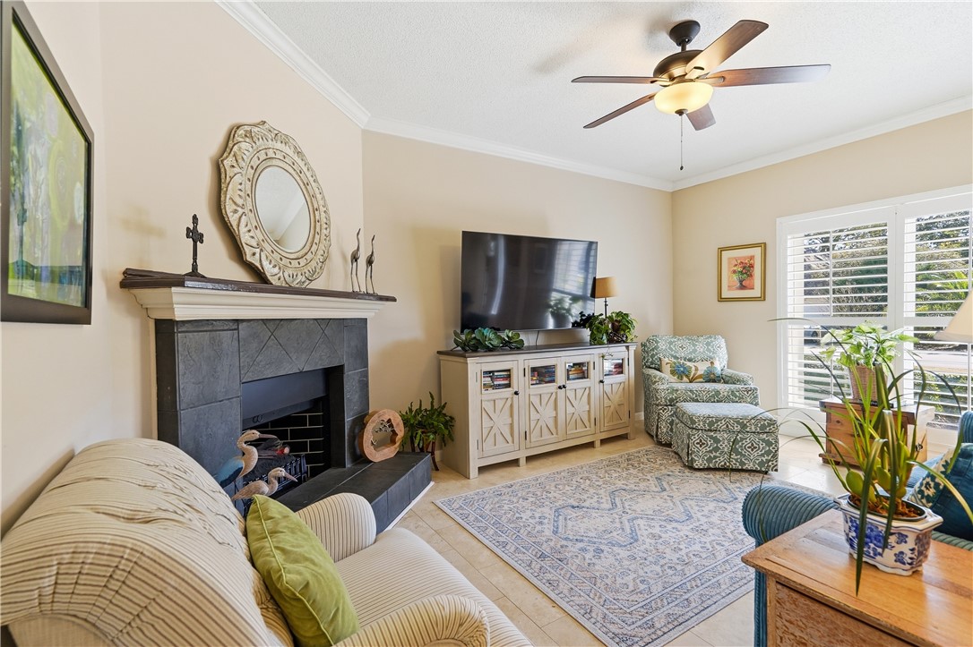 323 Sand Castle Lane St. Simons Island, GA 31522 - Photo 6 of 41 Living room (view 3)