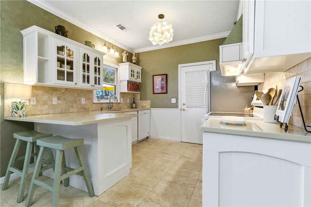 323 Sand Castle Lane St. Simons Island, GA 31522 - Photo 7 of 41 Kitchen (view 1)