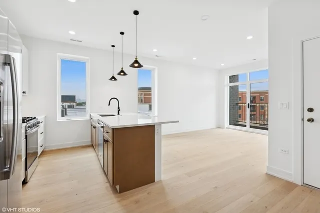 $3,400 | 3219 North Elston Avenue, Unit 3, Chicago, IL 60618