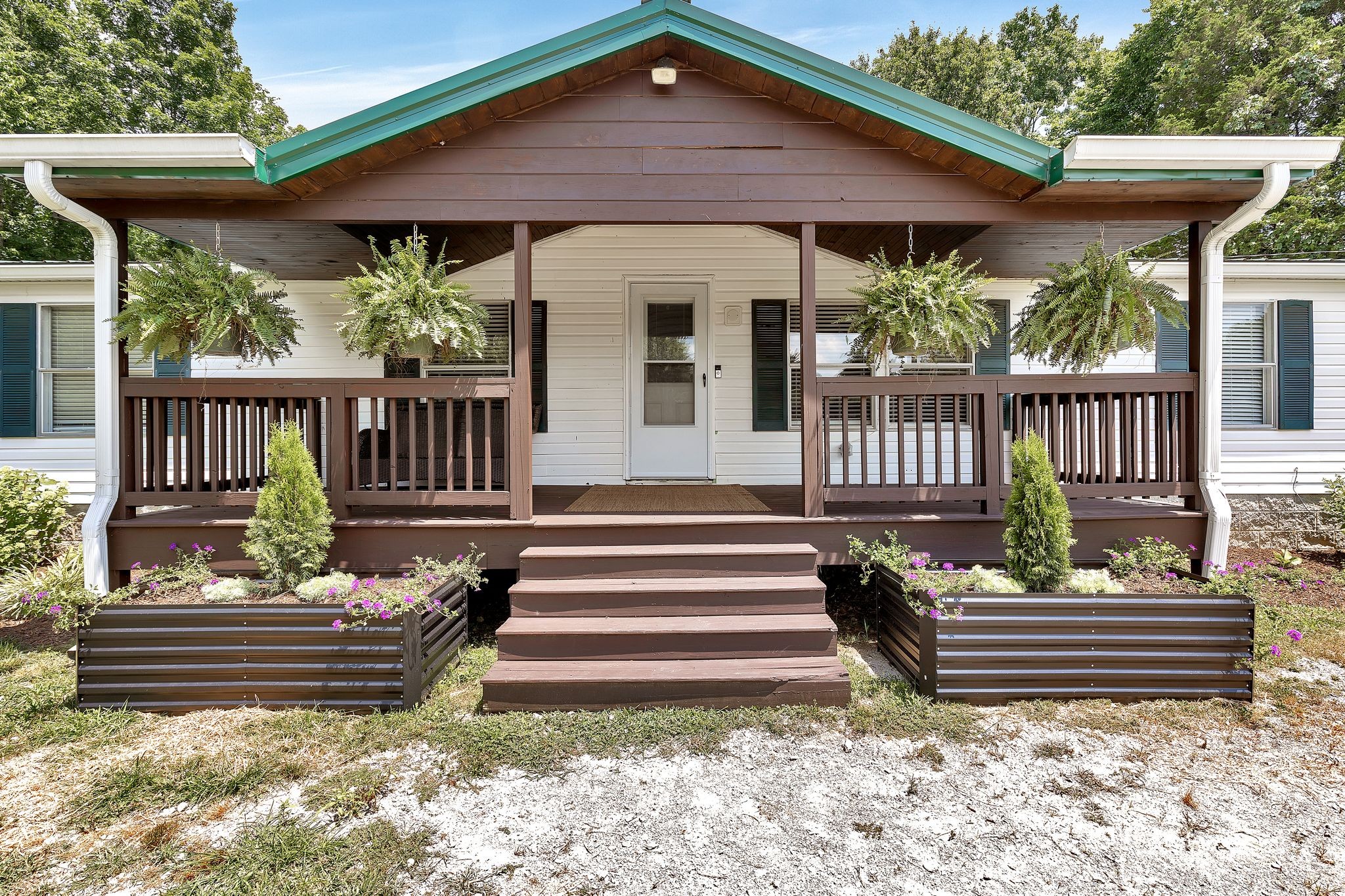 1350 Hazelwood Road Columbia, TN 38401 - Photo 1 of 37 Gallery Image 1