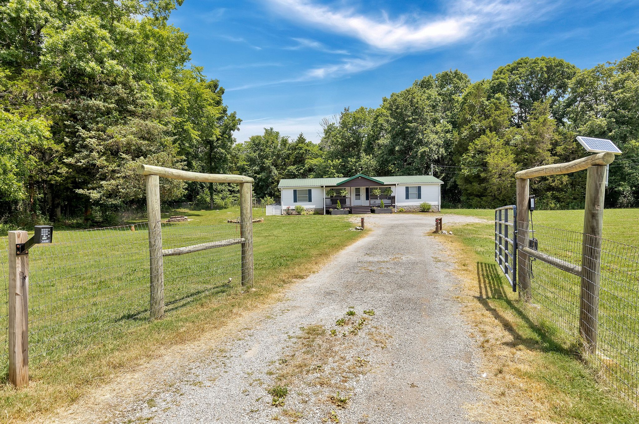 1350 Hazelwood Road Columbia, TN 38401 - Photo 2 of 37 Gallery Image 2