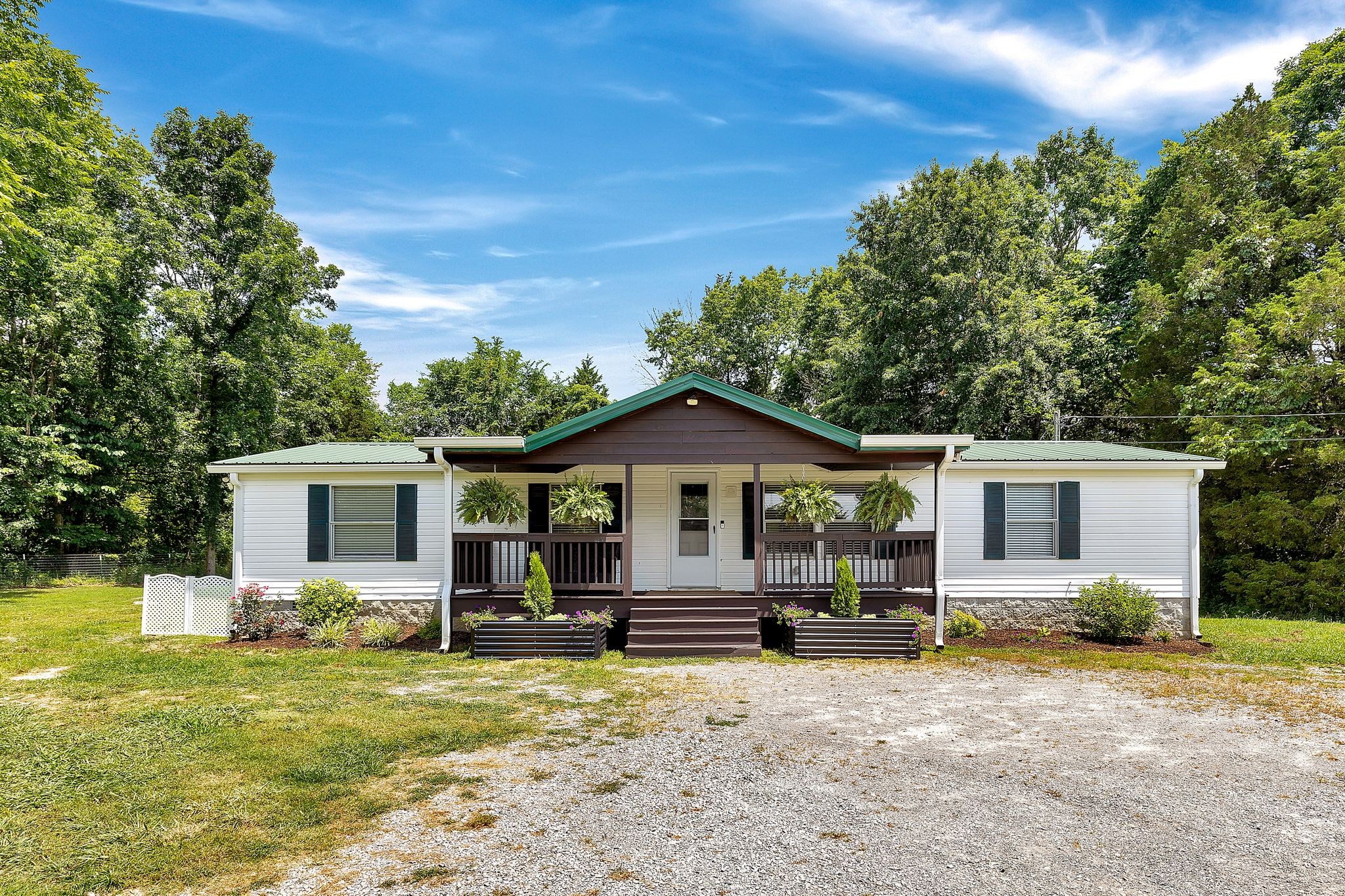 1350 Hazelwood Road Columbia, TN 38401 - Photo 4 of 37 Gallery Image 4
