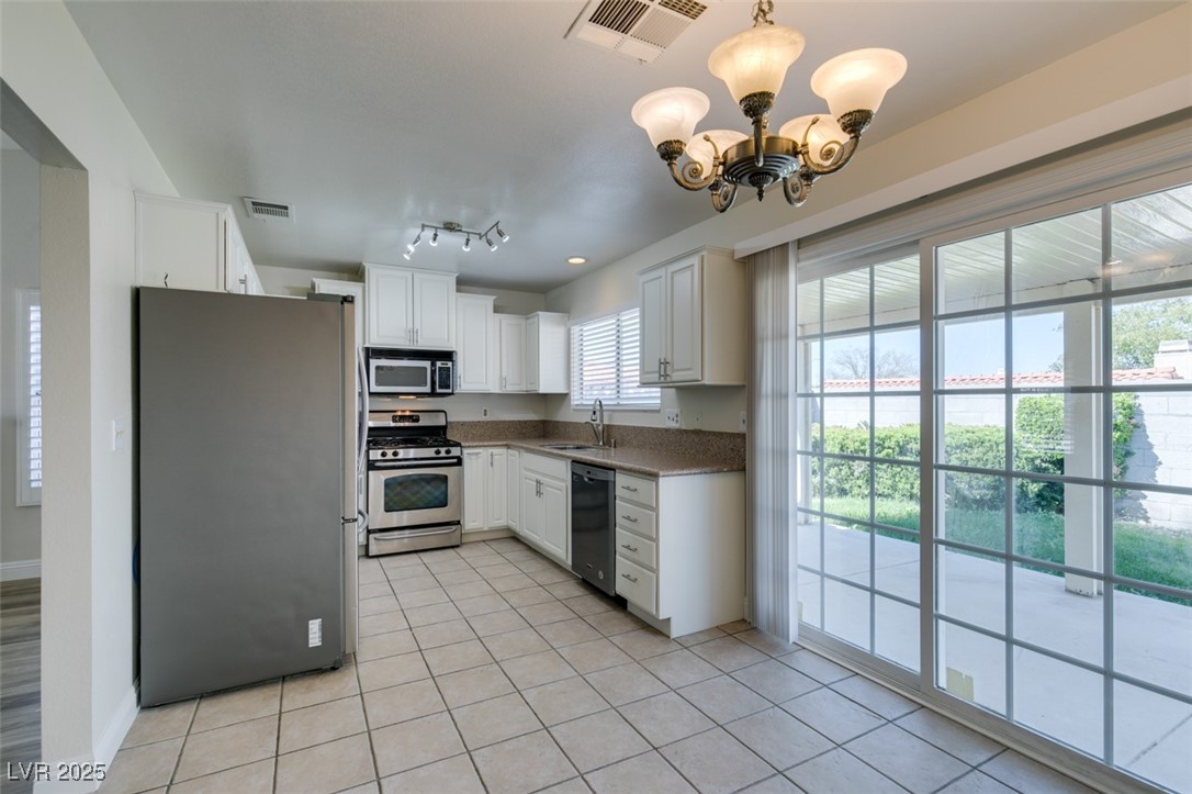 2424 Millcroft Drive Henderson, NV 89074 - Photo 18 of 40