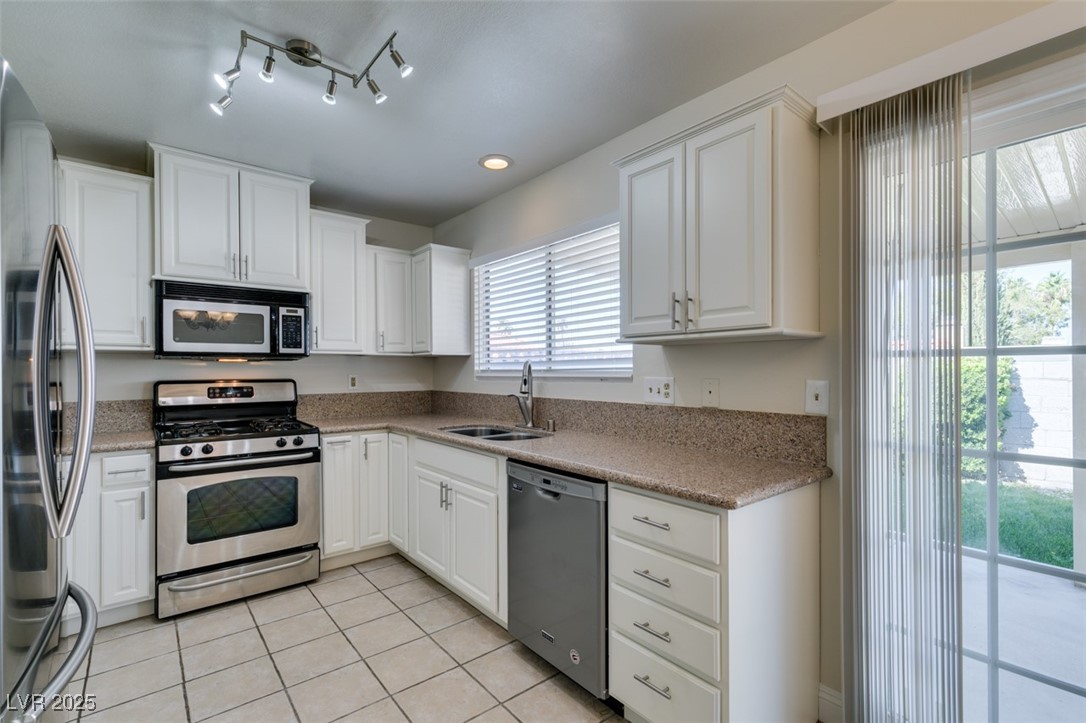 2424 Millcroft Drive Henderson, NV 89074 - Photo 22 of 40