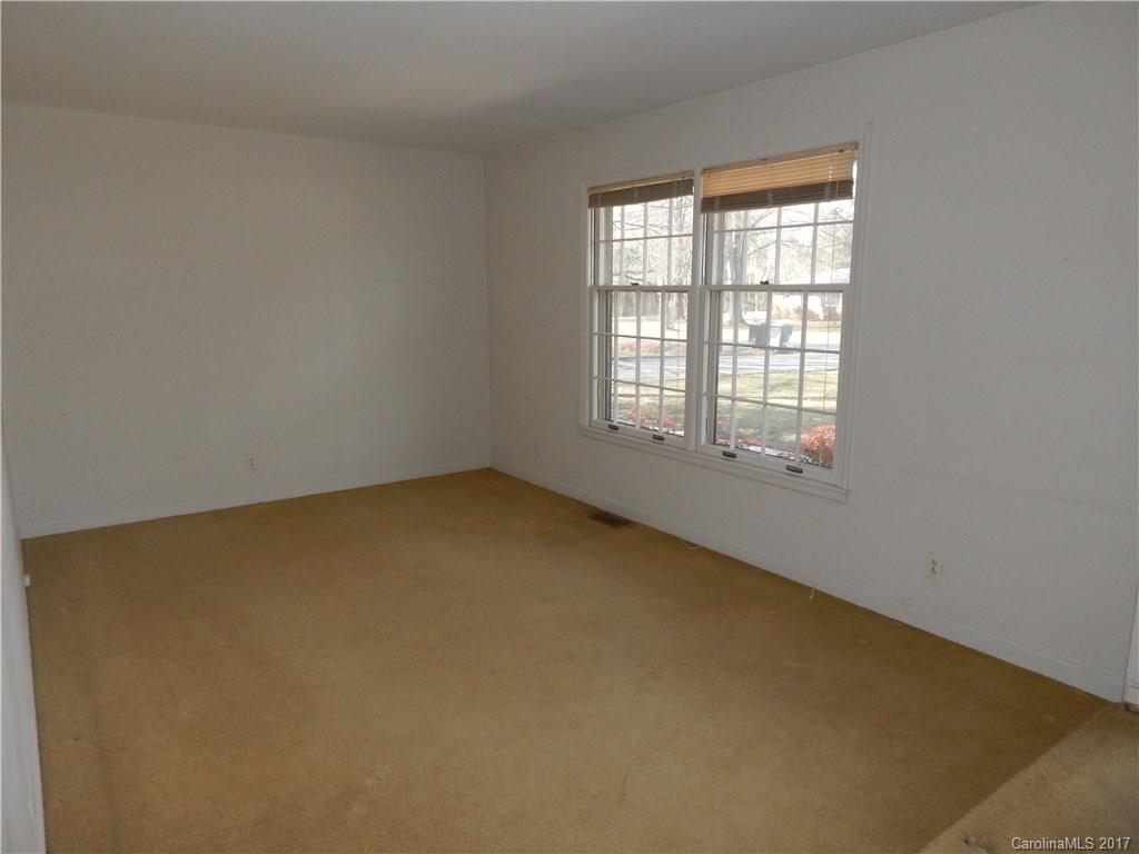 683 Fielding Road Charlotte, NC 28214 - Photo 2 of 24 Gallery Image 2