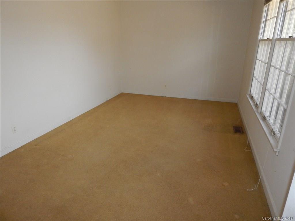683 Fielding Road Charlotte, NC 28214 - Photo 3 of 24 Gallery Image 3