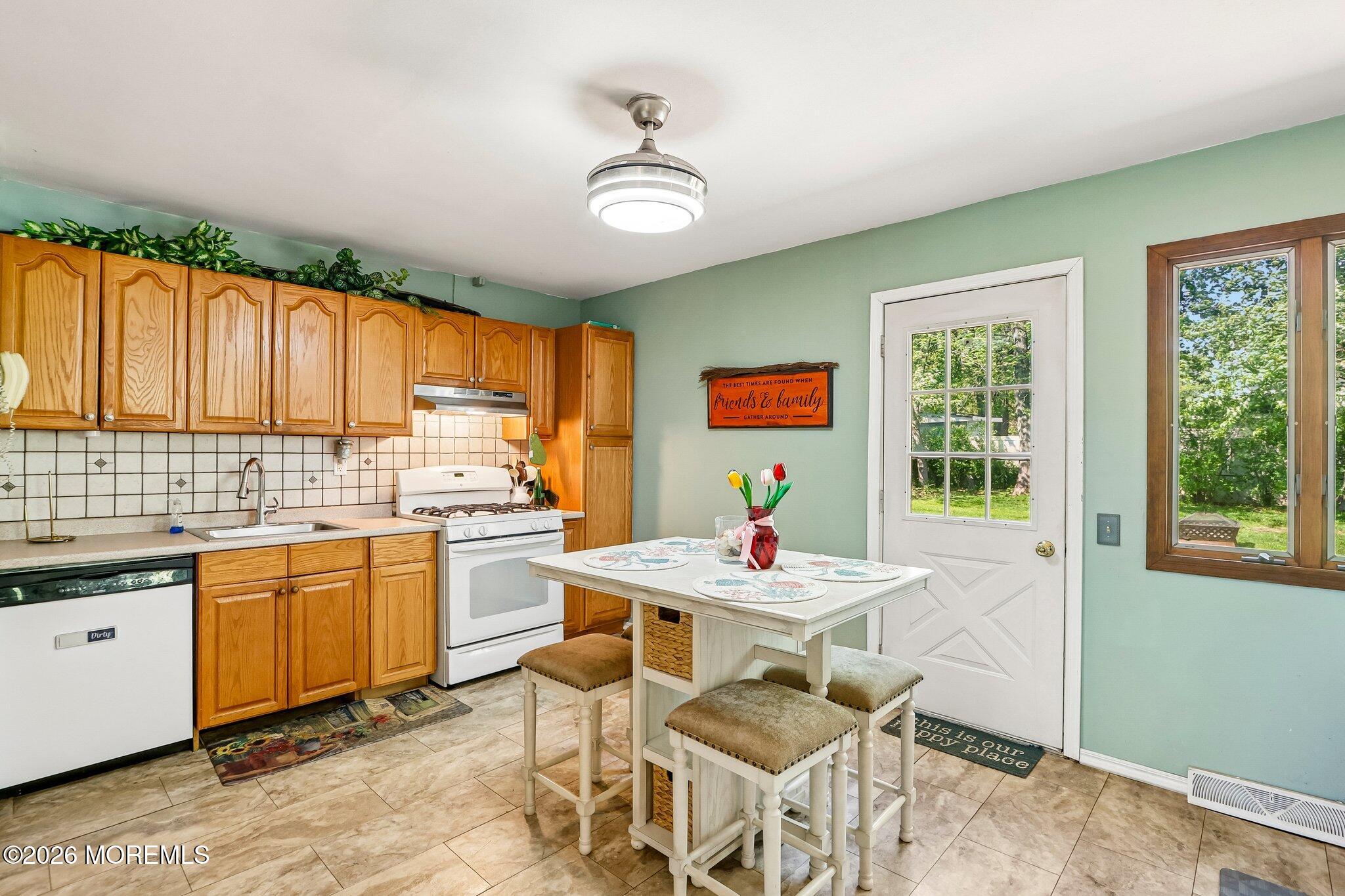 5 Farmdale Road Hazlet, NJ 07730 - Photo 9 of 34 10-web-or-mls-Farmdale Rd-S0605-012