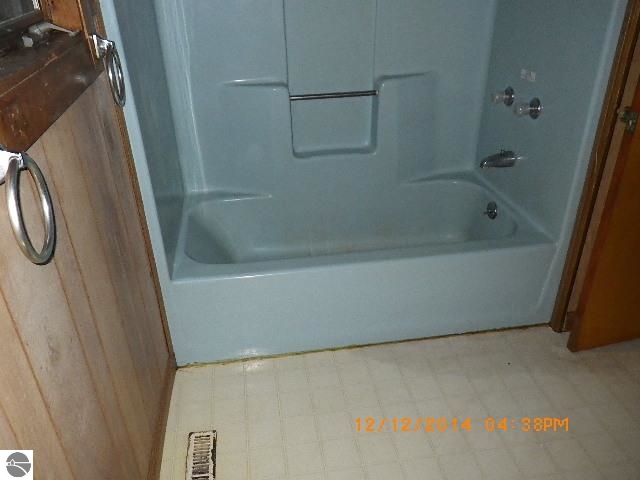 1660 South Ferris Road Sumner, MI 48889 - Photo 10 of 23 1793562-12.JPG