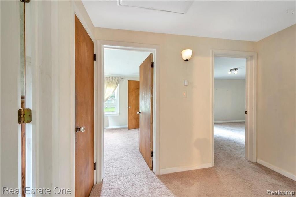 1719 John R Road Rochester Hills, MI 48307 - Photo 13 of 34
