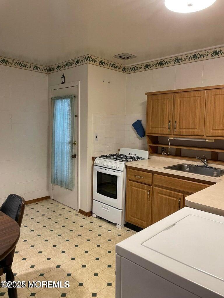 7 Walnut Street, Unit C Toms River, NJ 08757 - Photo 8 of 28 a kitchen with a stove a sink and a refrigerator