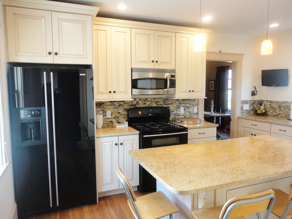 3 Oak Road Milton, MA 02186 - Photo 9 of 28 Gallery Image 9
