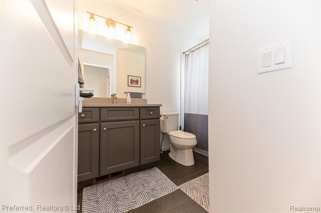 4280 Kent Road Royal Oak, MI 48073 - Photo 25 of 48