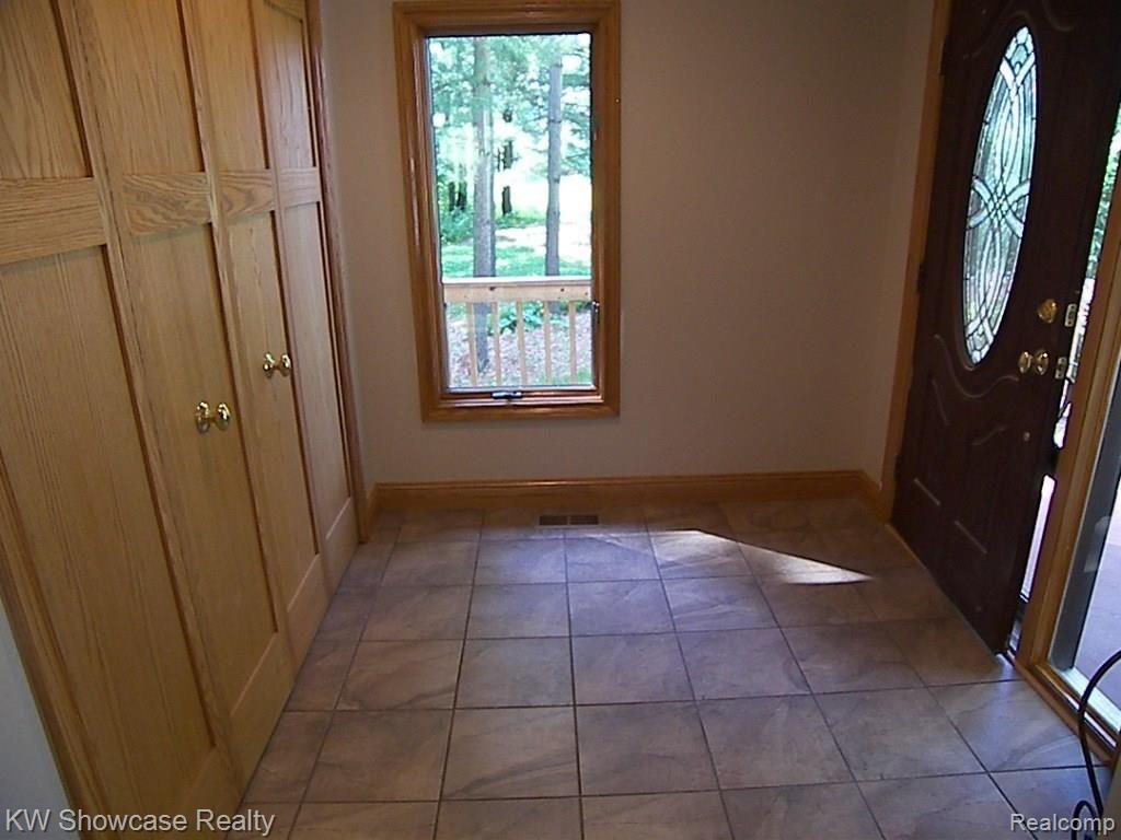 833 North Hughes Road Howell, MI 48843 - Photo 27 of 61 100_3707.jpg