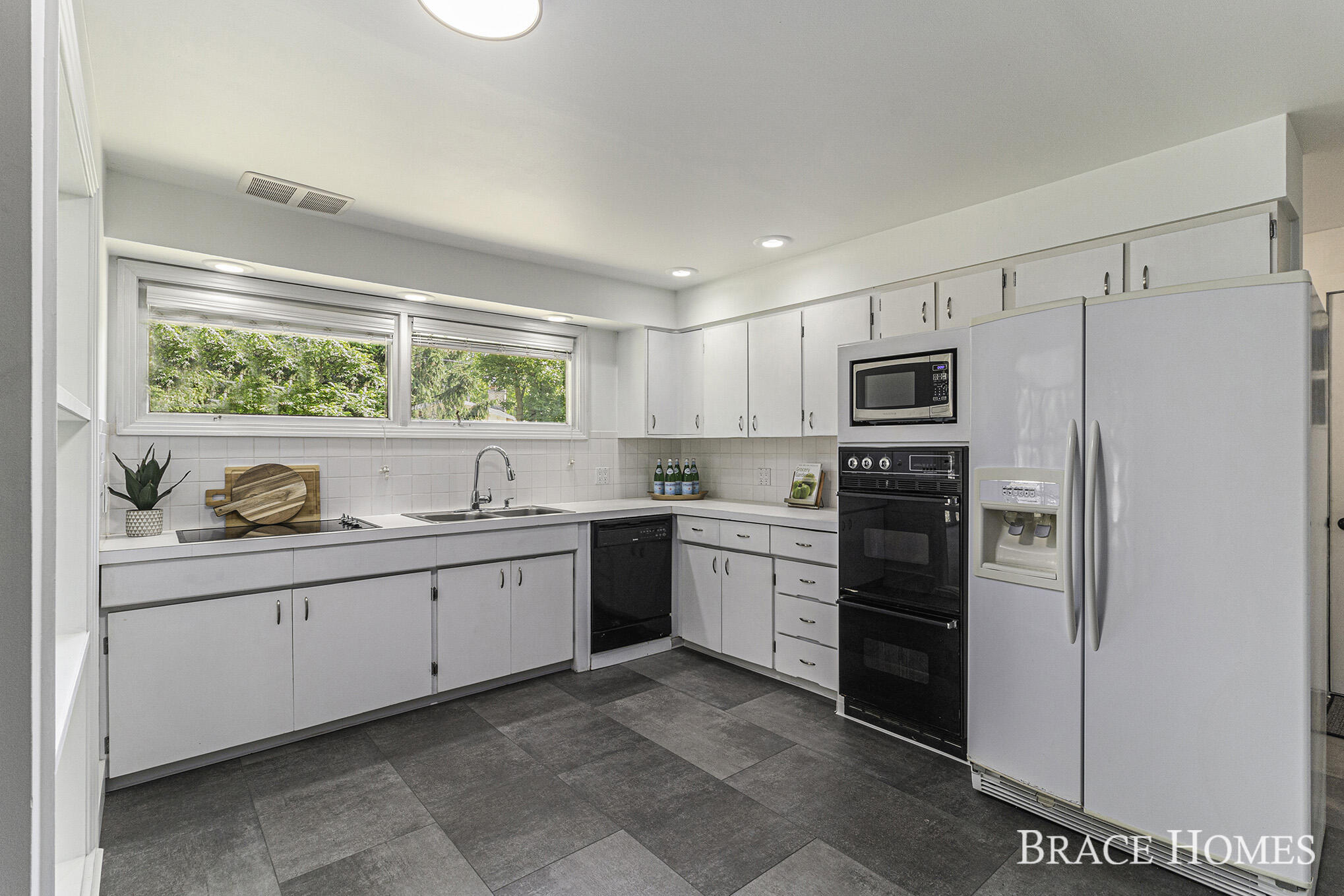 3414 Ashton Road Southeast Grand Rapids, MI 49546 - Photo 16 of 41 IMG_5878