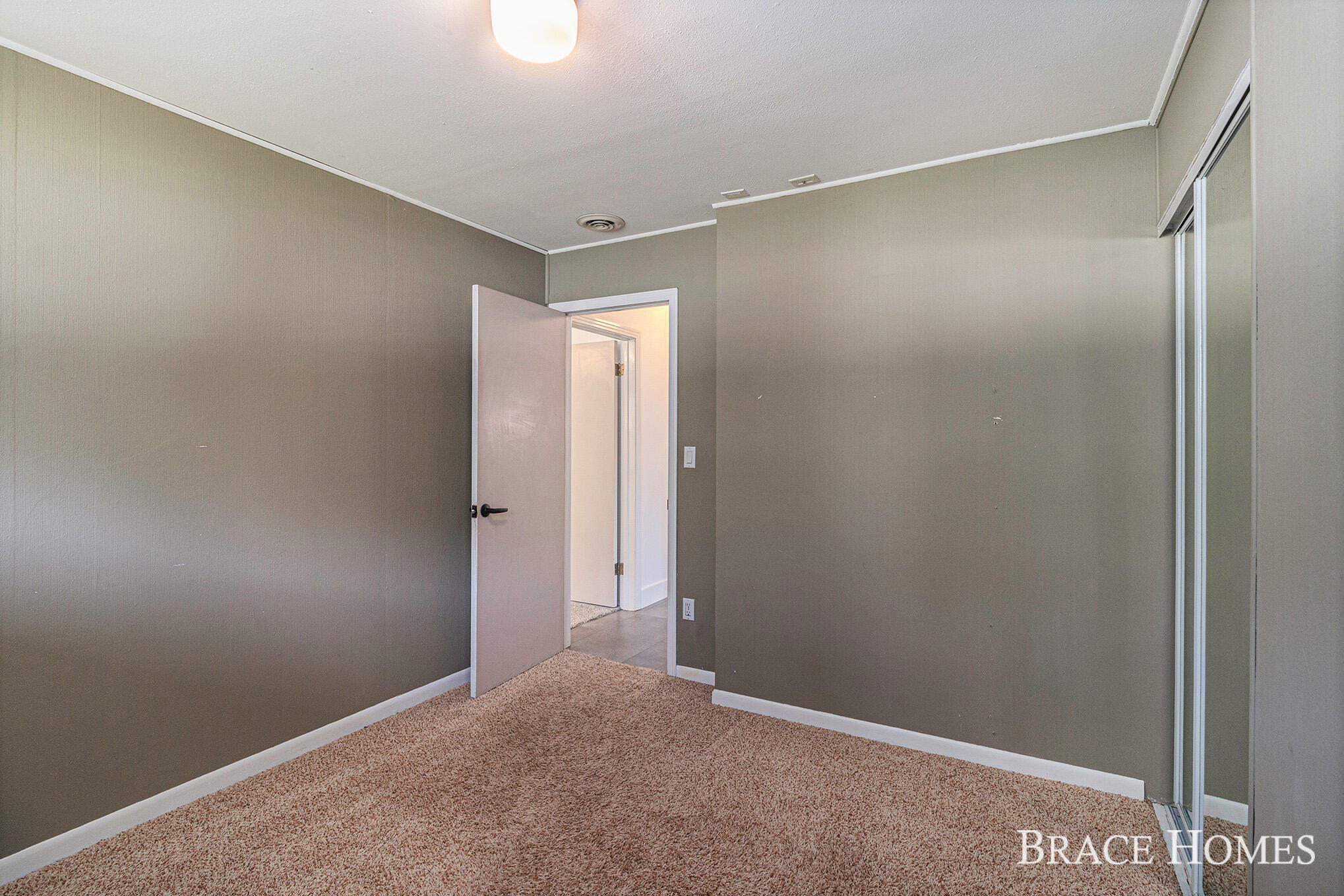 3414 Ashton Road Southeast Grand Rapids, MI 49546 - Photo 29 of 41 IMG_5906