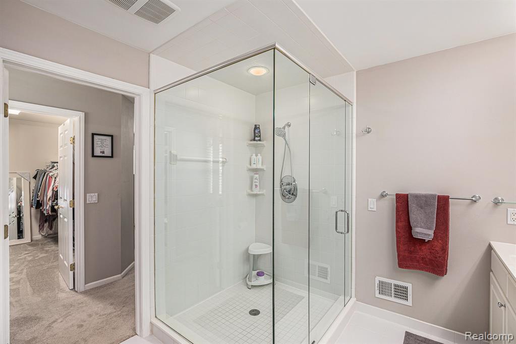 3074 Woodcrest Road Rochester Hills, MI 48309 - Photo 17 of 39