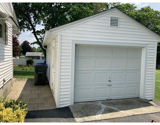 100 Rochford Circle Springfield, MA 01128 - Photo 3 of 18