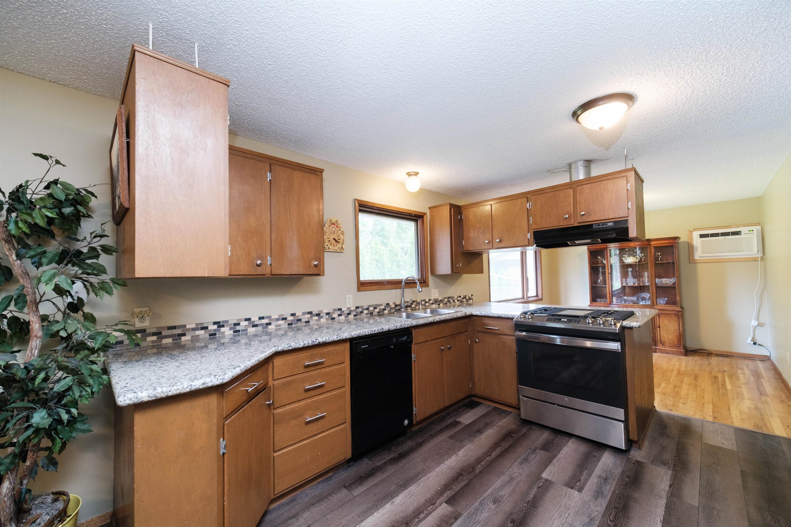 3018 South Davis Road Spokane Valley, WA 99216 - Photo 7 of 22 Gallery Image 7