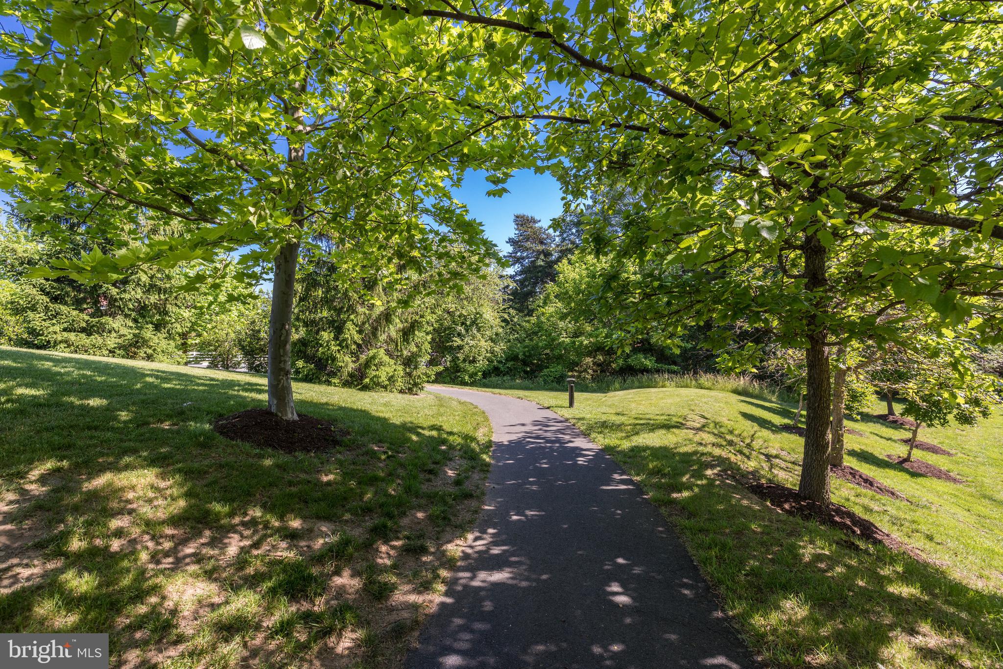 43640 Lees Mill Square Leesburg, VA 20176 - Photo 2 of 77 Ideal Location-easy access to schools & amenities!