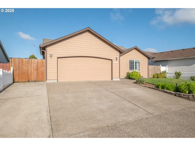 a view of backyard of house