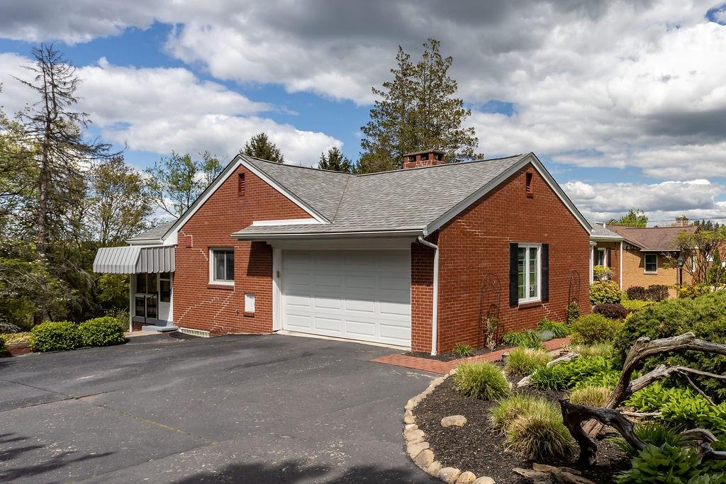 136 Oakville Road Beaver Falls, PA 15010 - Photo 3 of 25 Gallery Image 3