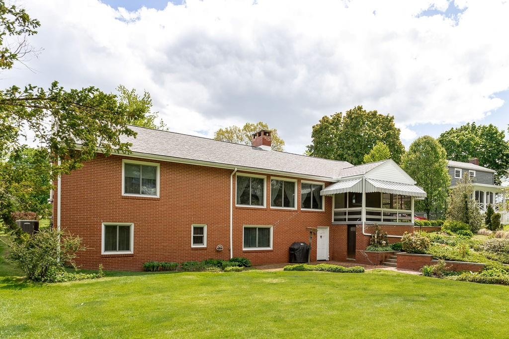 136 Oakville Road Beaver Falls, PA 15010 - Photo 4 of 25 Gallery Image 4
