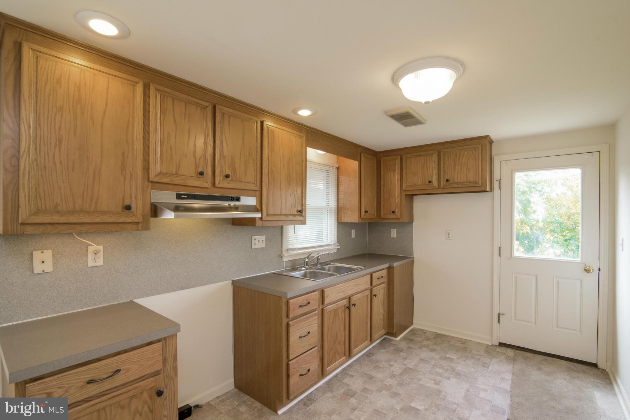 114 Creagerstown Road Woodsboro, MD 21798 - Photo 8 of 30 Kitchen