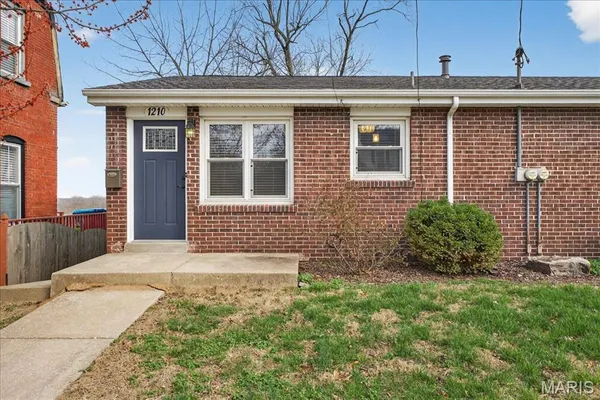 $1,350 | 1210 North 5th Street, St. Charles, MO 63301