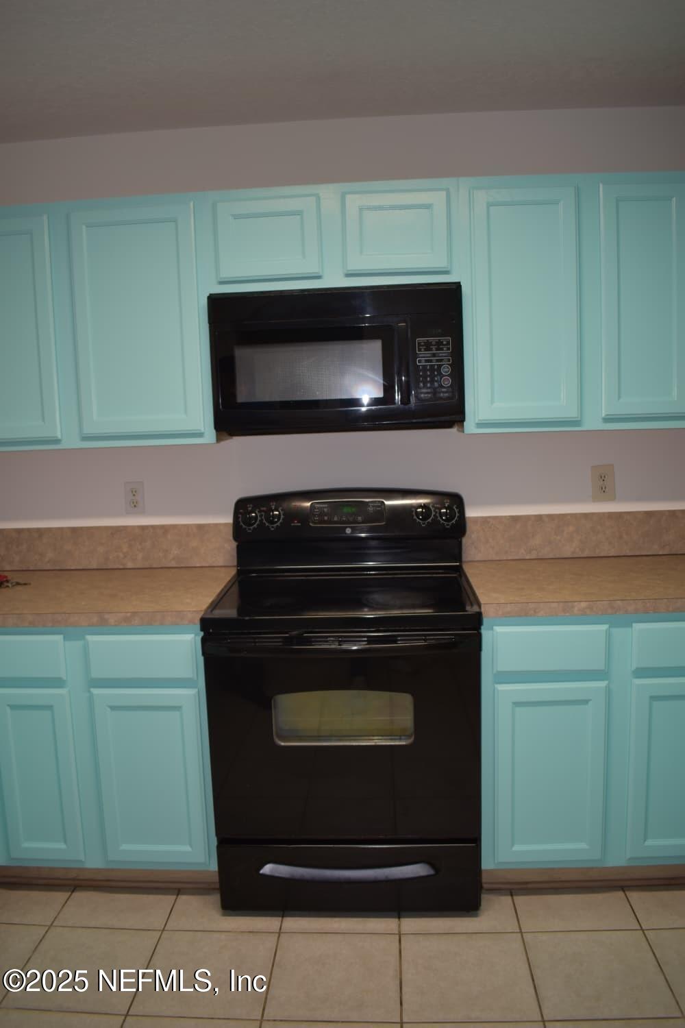 7920 Merrill Road, Unit 1710 Jacksonville, FL 32277 - Photo 14 of 51 a stove top oven sitting inside of a kitchen