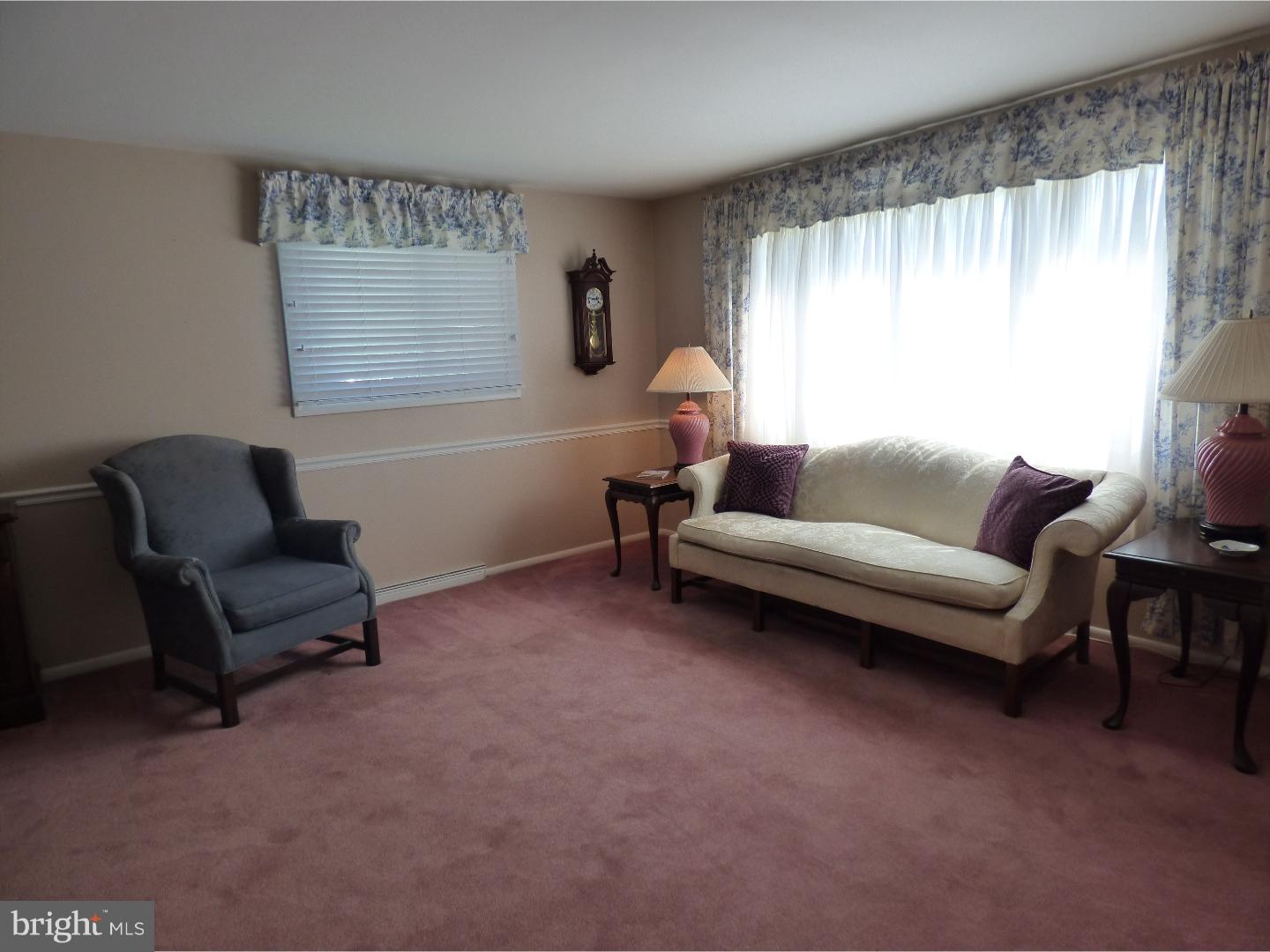1452 Doris Road Roslyn, PA 19001 - Photo 4 of 19 Living Room