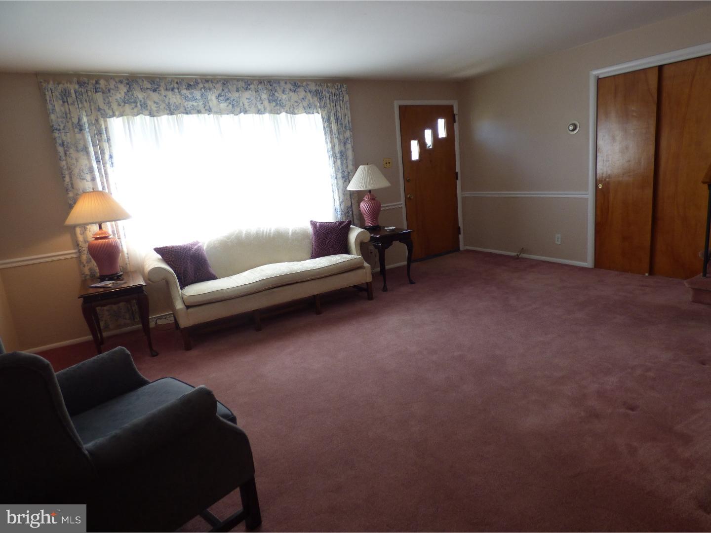 1452 Doris Road Roslyn, PA 19001 - Photo 5 of 19 Living Room