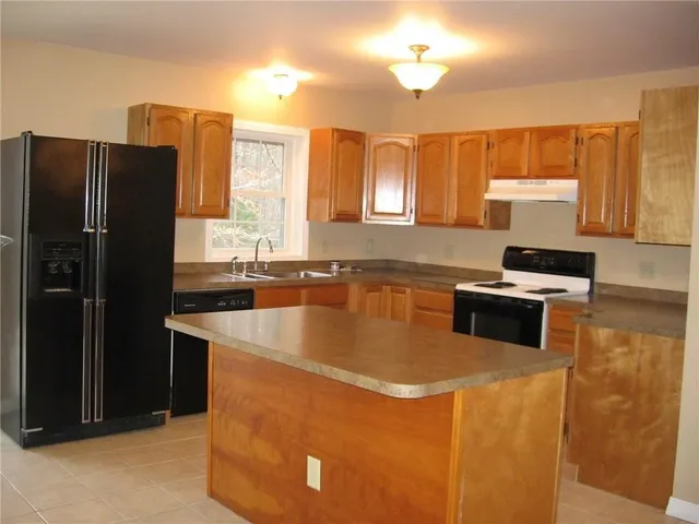 $2,500 | 6 Hide-A-Way, Hopkinton, RI 02804