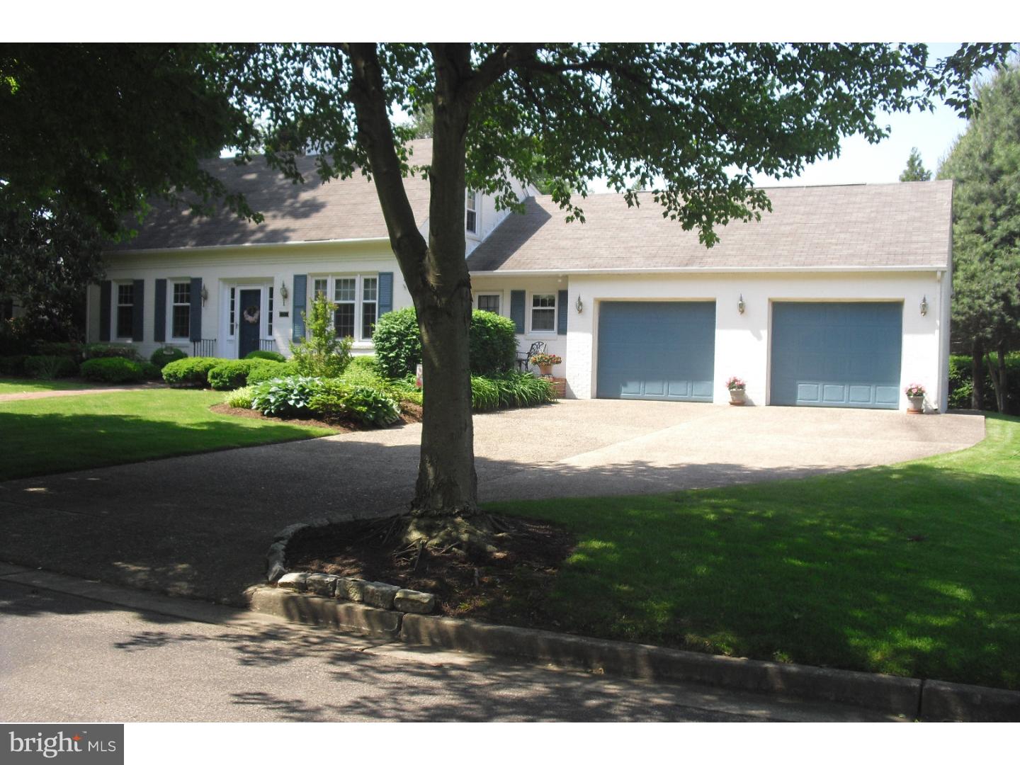 27 Fenwick Drive Carneys Point, NJ 08069 - Photo 2 of 25 Exterior Front