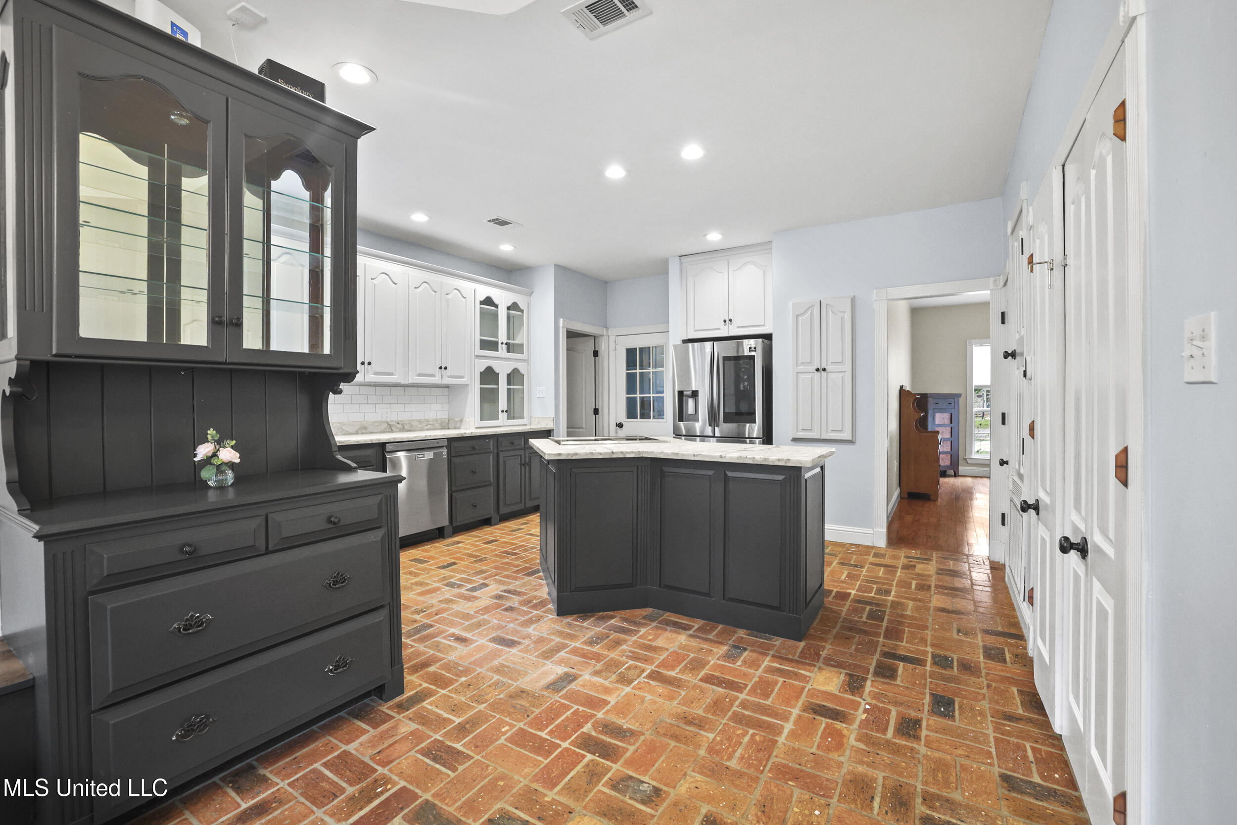 13809 Plano Road Ocean Springs, MS 39564 - Photo 14 of 88 r6__1445