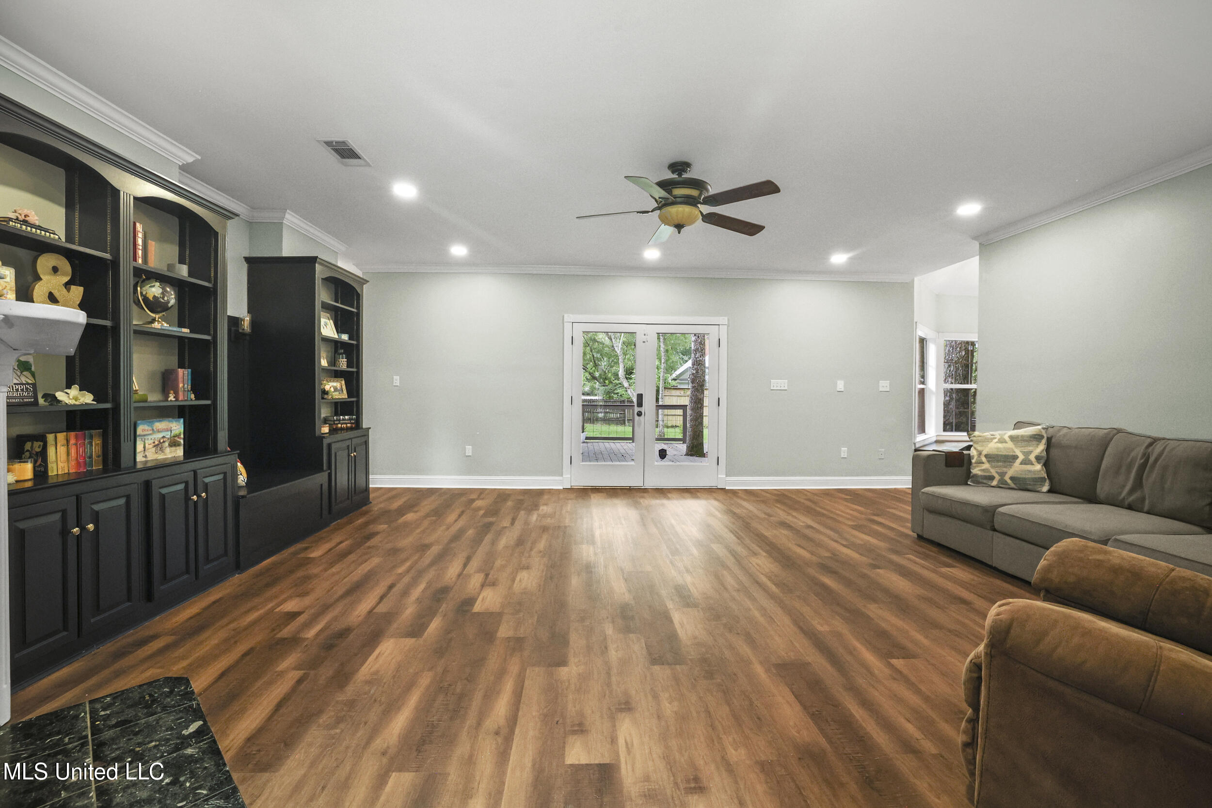 13809 Plano Road Ocean Springs, MS 39564 - Photo 8 of 88 r6__1410