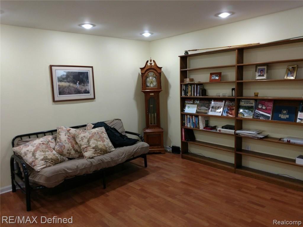 4645 Granger Road Oxford, MI 48371 - Photo 19 of 33 Living Room